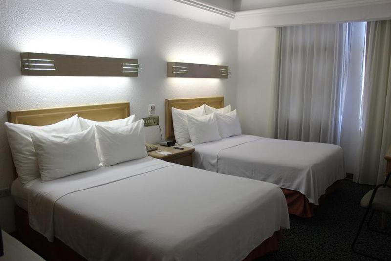 Hotel Monterrey Macroplaza Kamer foto